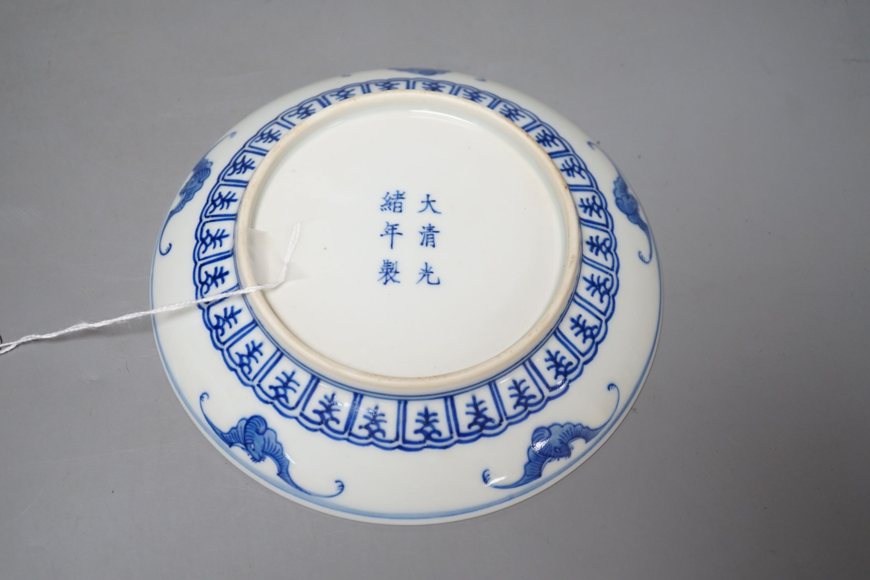 A blue and white Chinese dragon dish - 16.5cm diameter